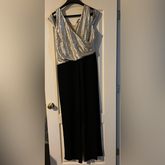 NWOT Venus Cold Shoulder, wide leg, metallic, black and gold jumpsuit. - Picture 3 of 5